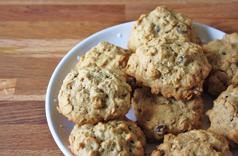 Caitlin's Applesauce Raisin Oatmeal Cookies