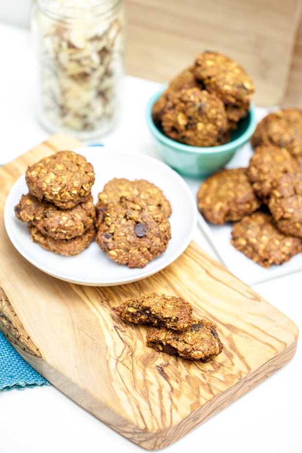 Chewy Apricot Almond Oatmeal Cookies