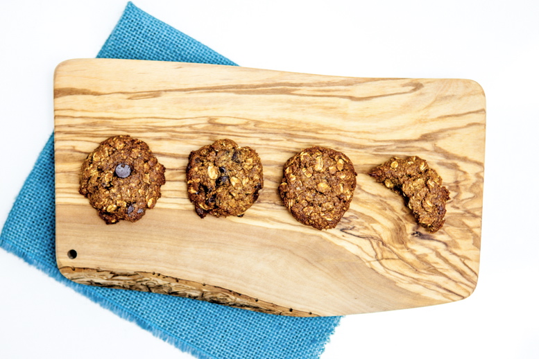 Chewy Apricot Almond Oatmeal Cookies