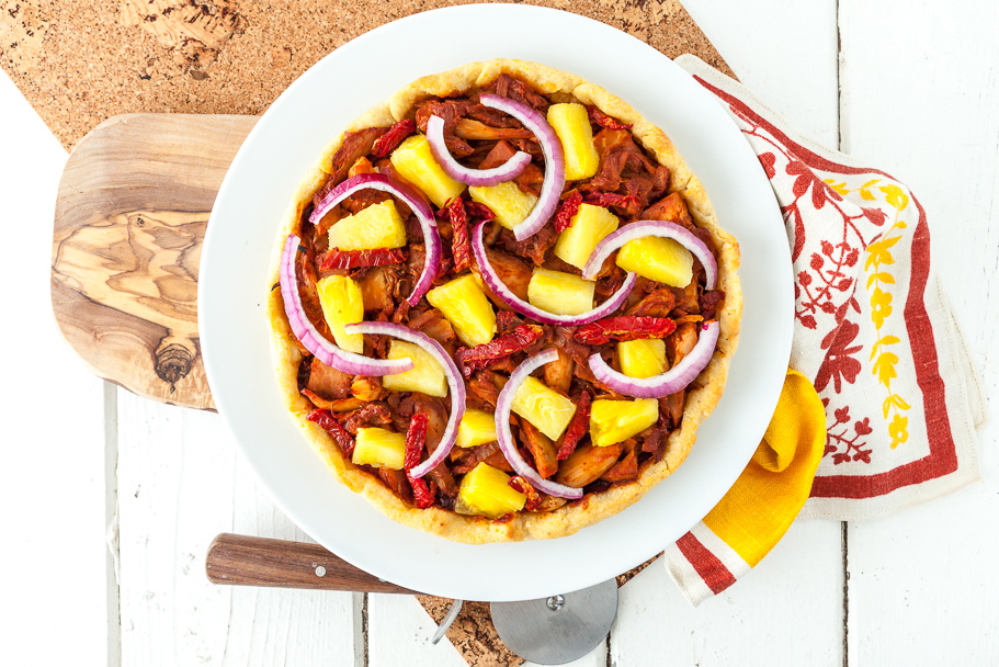 Hawaiian BBQ Jackfruit Pizza