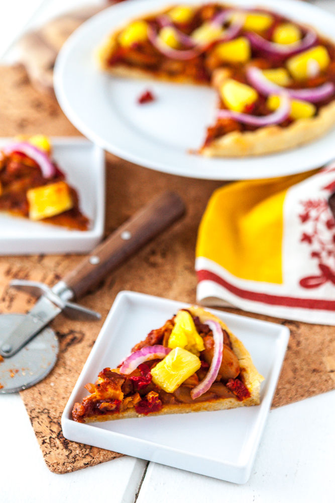 Hawaiian BBQ Jackfruit Pizza