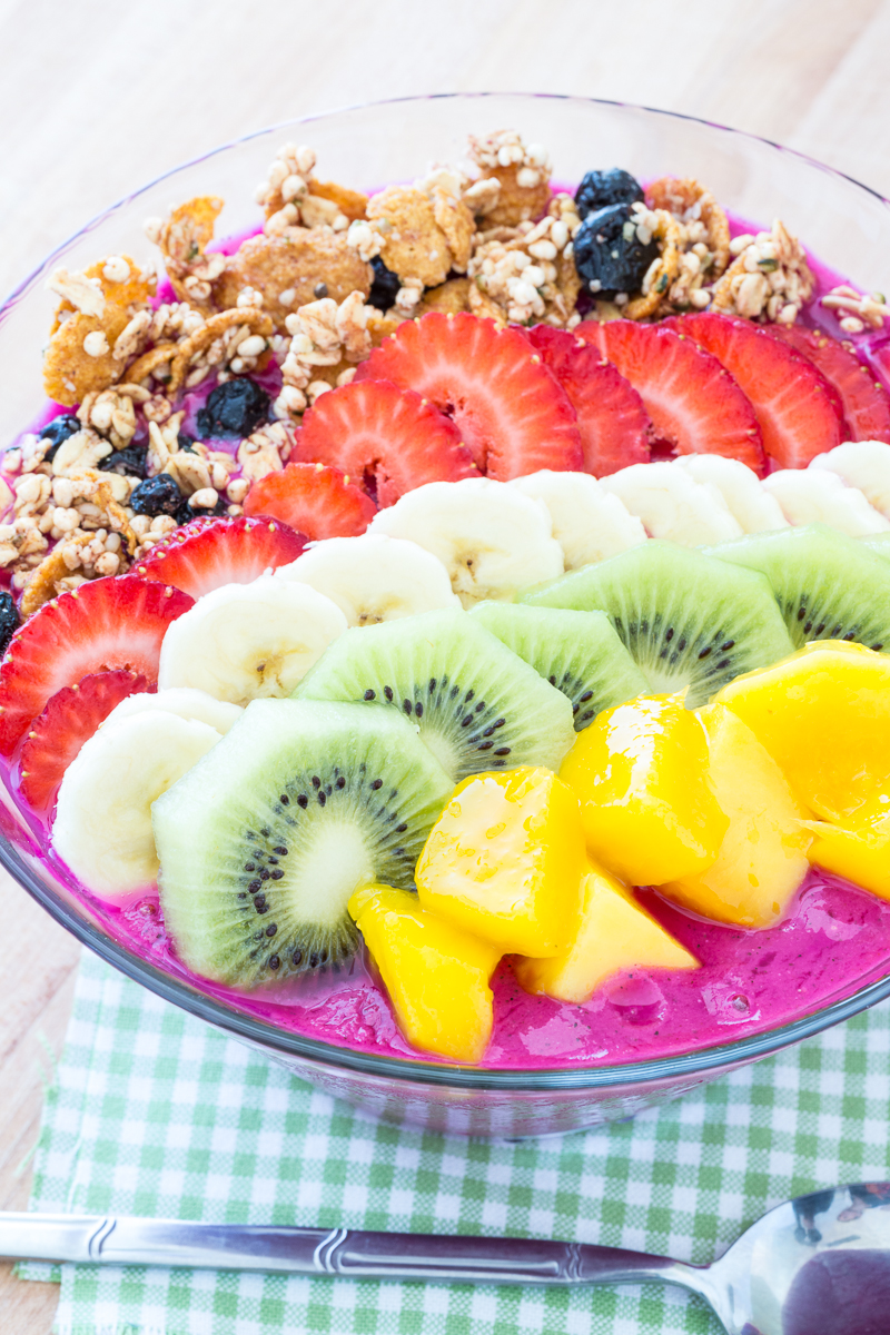 Dragon Fruit Smoothie Bowl + The NuNatural Giveaway Winners! |