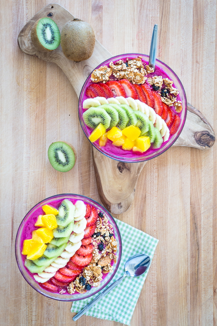 Dragon Fruit Smoothie Bowl + The NuNatural Giveaway Winners! |