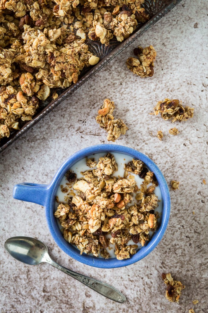 Savory Curry Cashew Granola