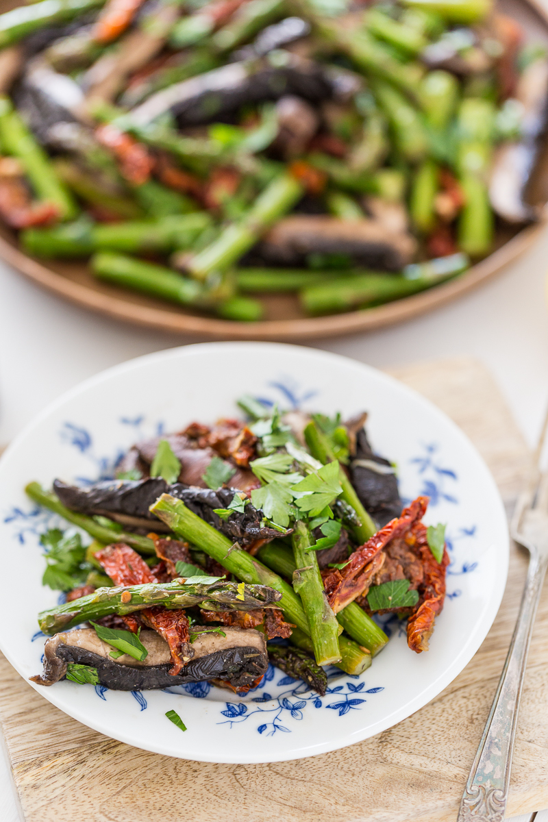 Portobello and Asparagus Salad with Sun-Dried Tomatoes