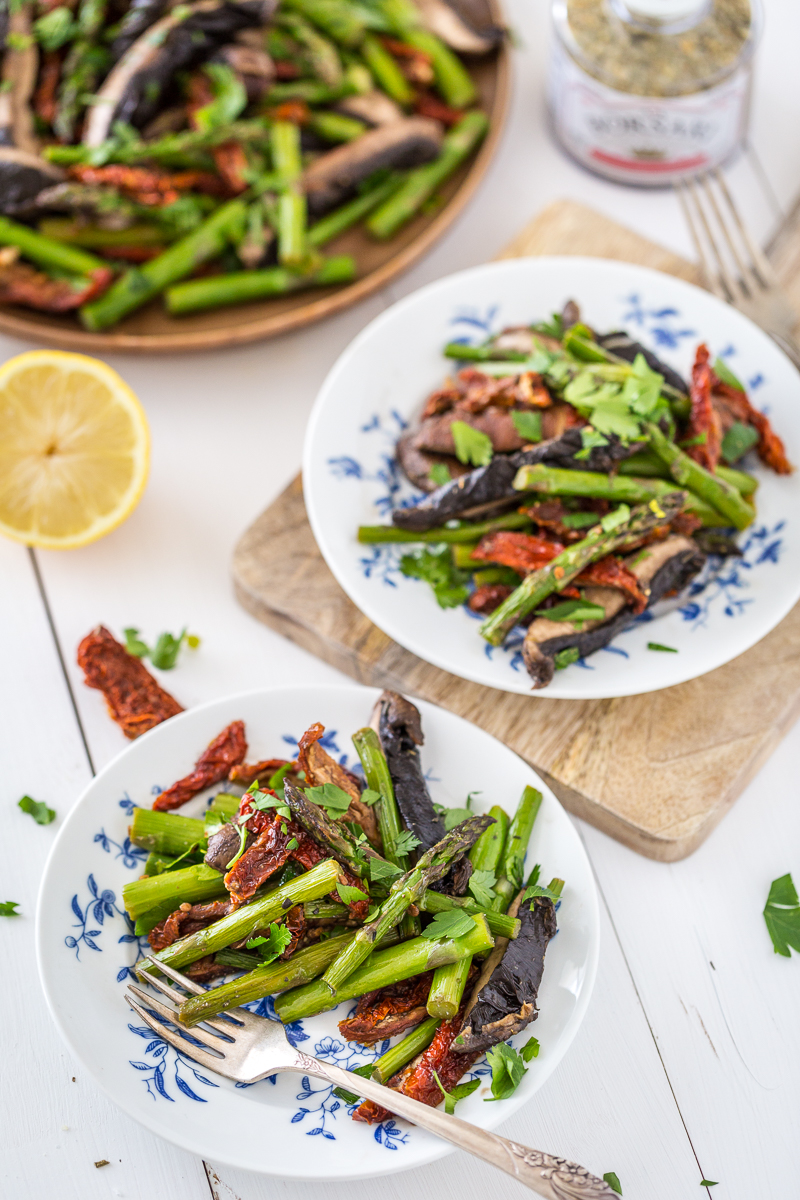 Portobello and Asparagus Salad with Sun-Dried Tomatoes