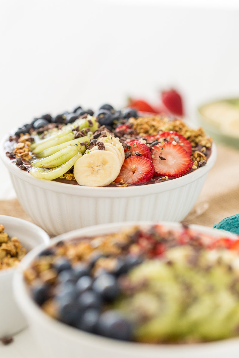 https://keepinitkind.com/wp-content/uploads/2015/05/Acai-Bowls-10.jpg