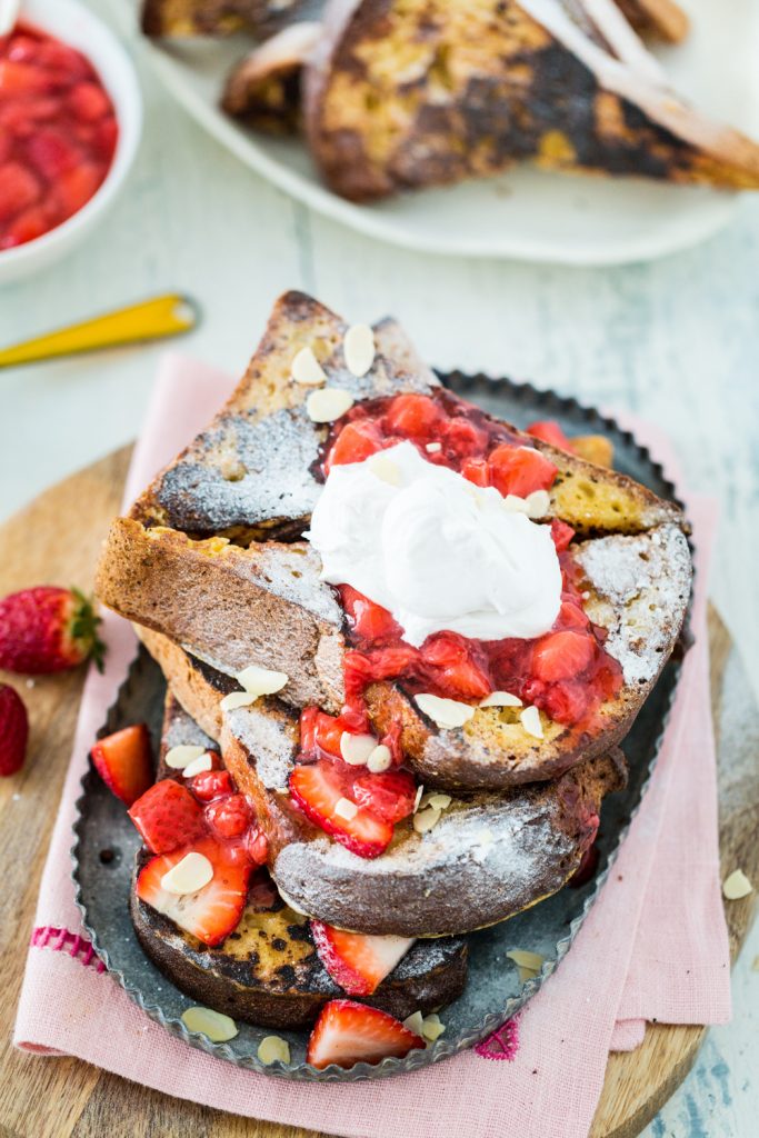 Vanilla French Toast with Strawberry Sauce